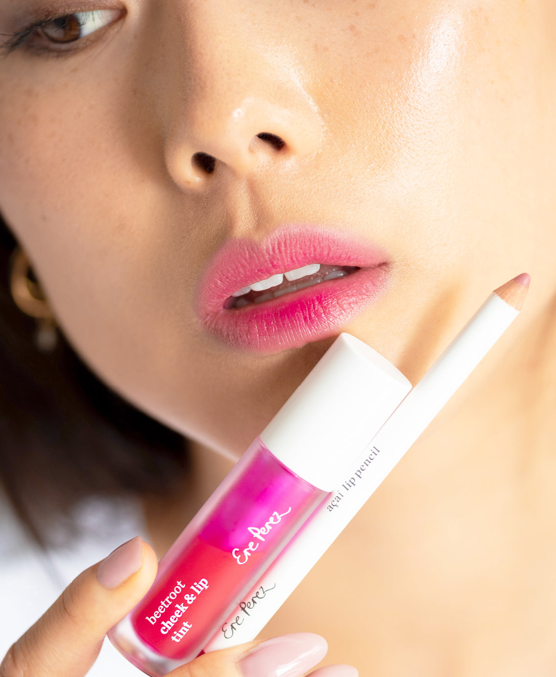 clean açai lip liner by Ere Perez in its pencil and applied to clearly line and moisturise lips