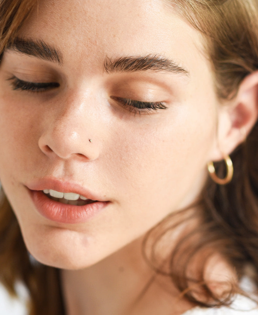 clean aloe gel lash & brow mascara by Ere Perez applied on the lashes and brows to lengthen your brows and highlight your true colour