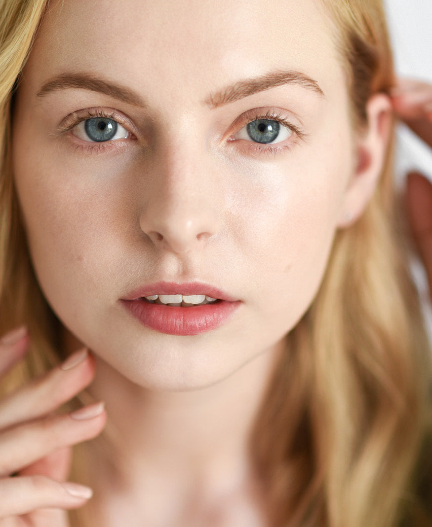 natural & gentle arnica concealer applied on skin for even complexion