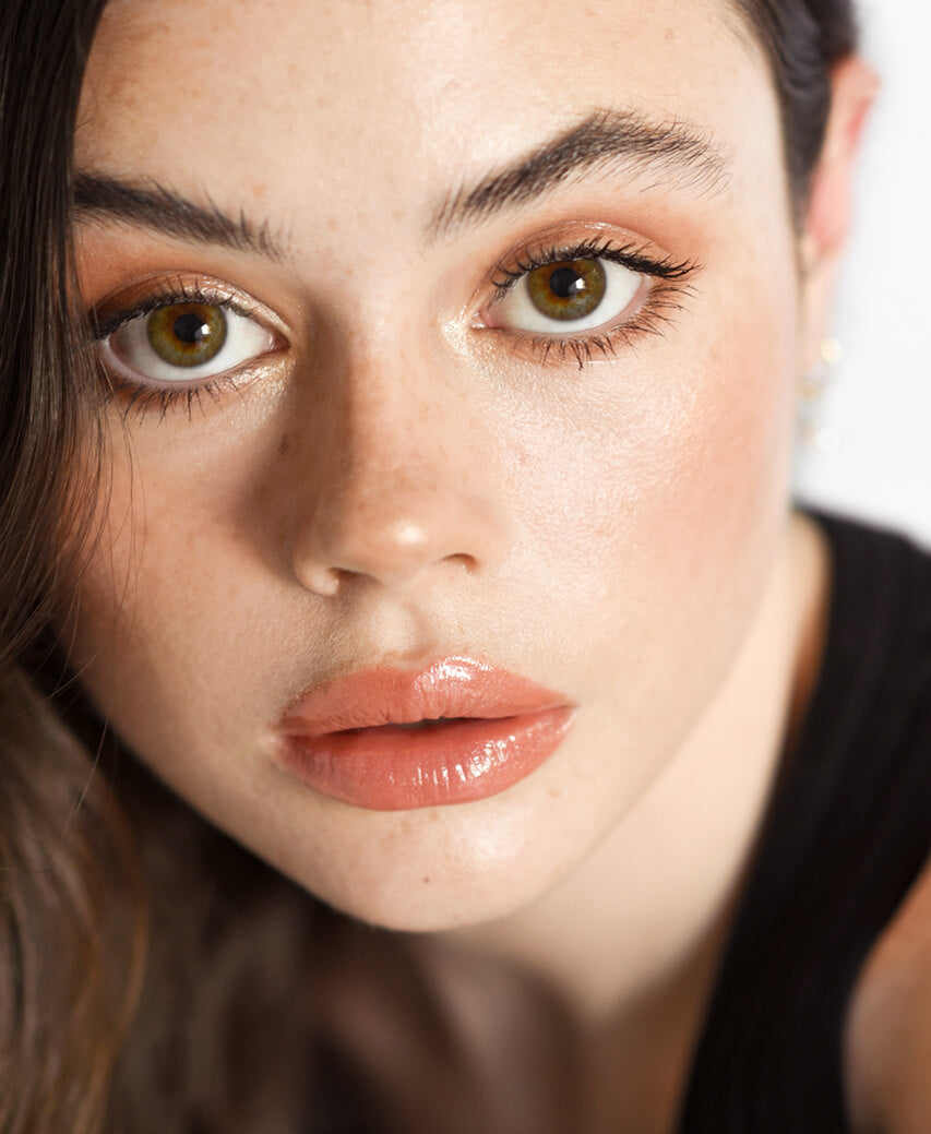 Vegan and organic avocado waterproof mascara by Ere Perez for dark smudge-free lashes