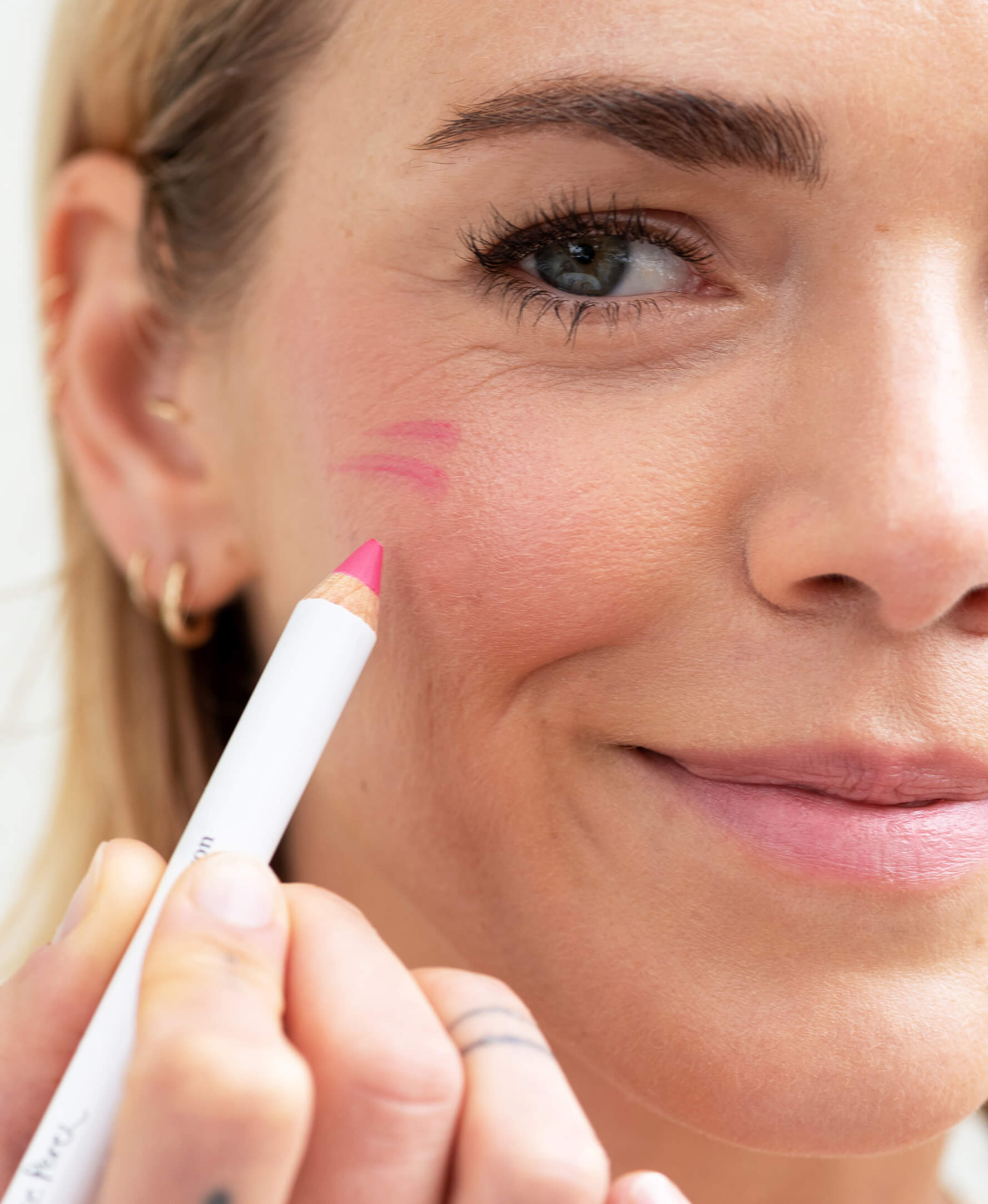 smooth hydrating coco crayon by Ere Perez applied on sensitive skin and in its waste-free crayon for a natural warm colour