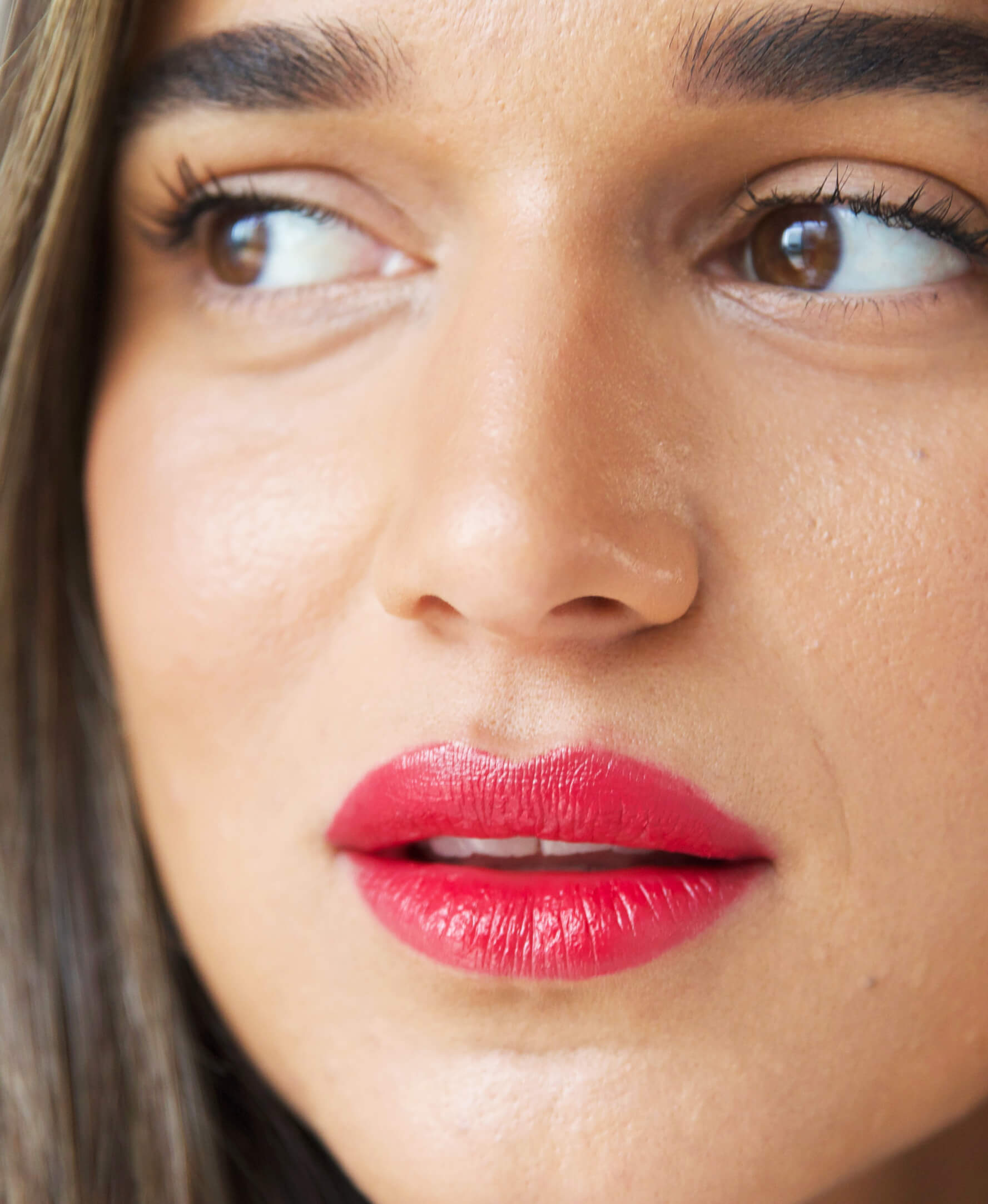 eco-friendly coco crayon by Ere Perez applied on face for pop of colour