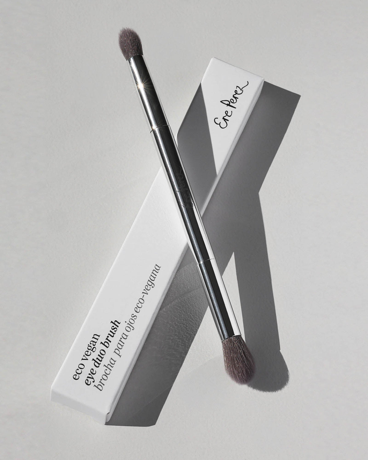 Eye duo brush with packaging