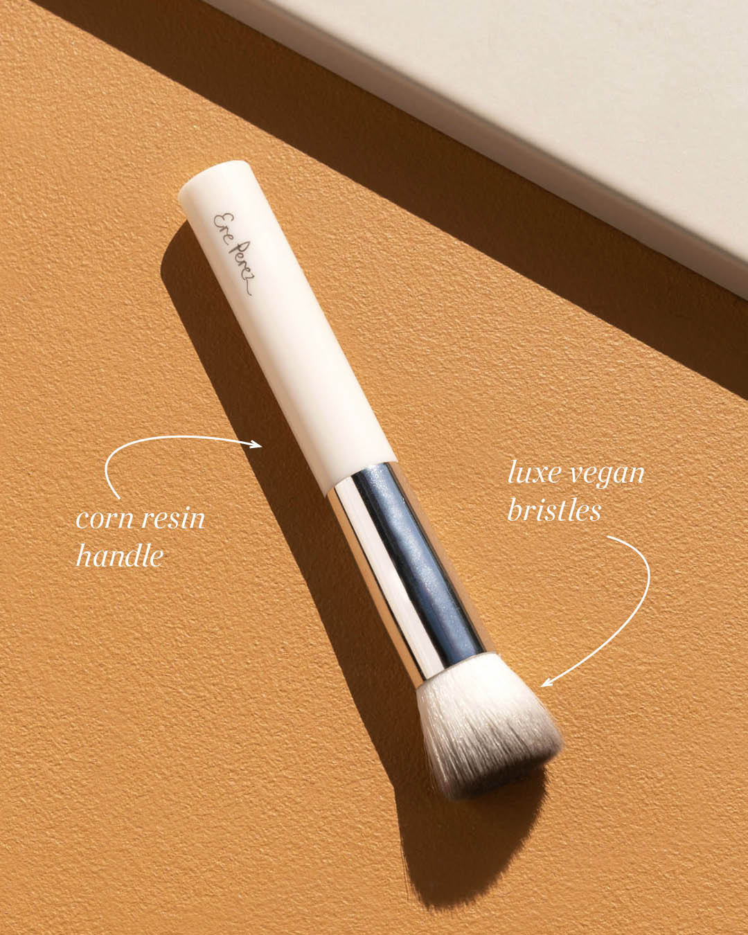 Main benefits of eco vegan multi-purpose brush: its corn resin handle and luxe vegan bristles