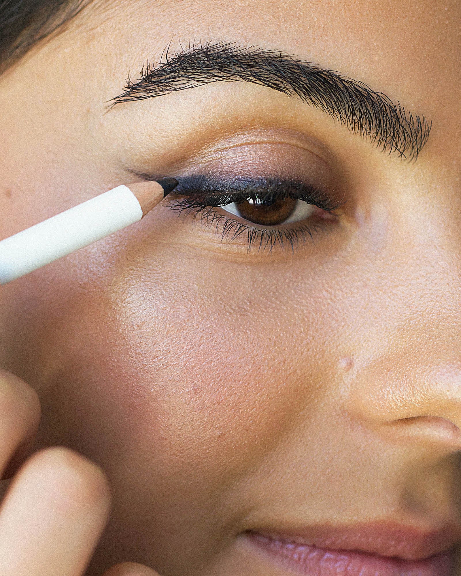 model wearing jojoba eye pencil Ere Perez