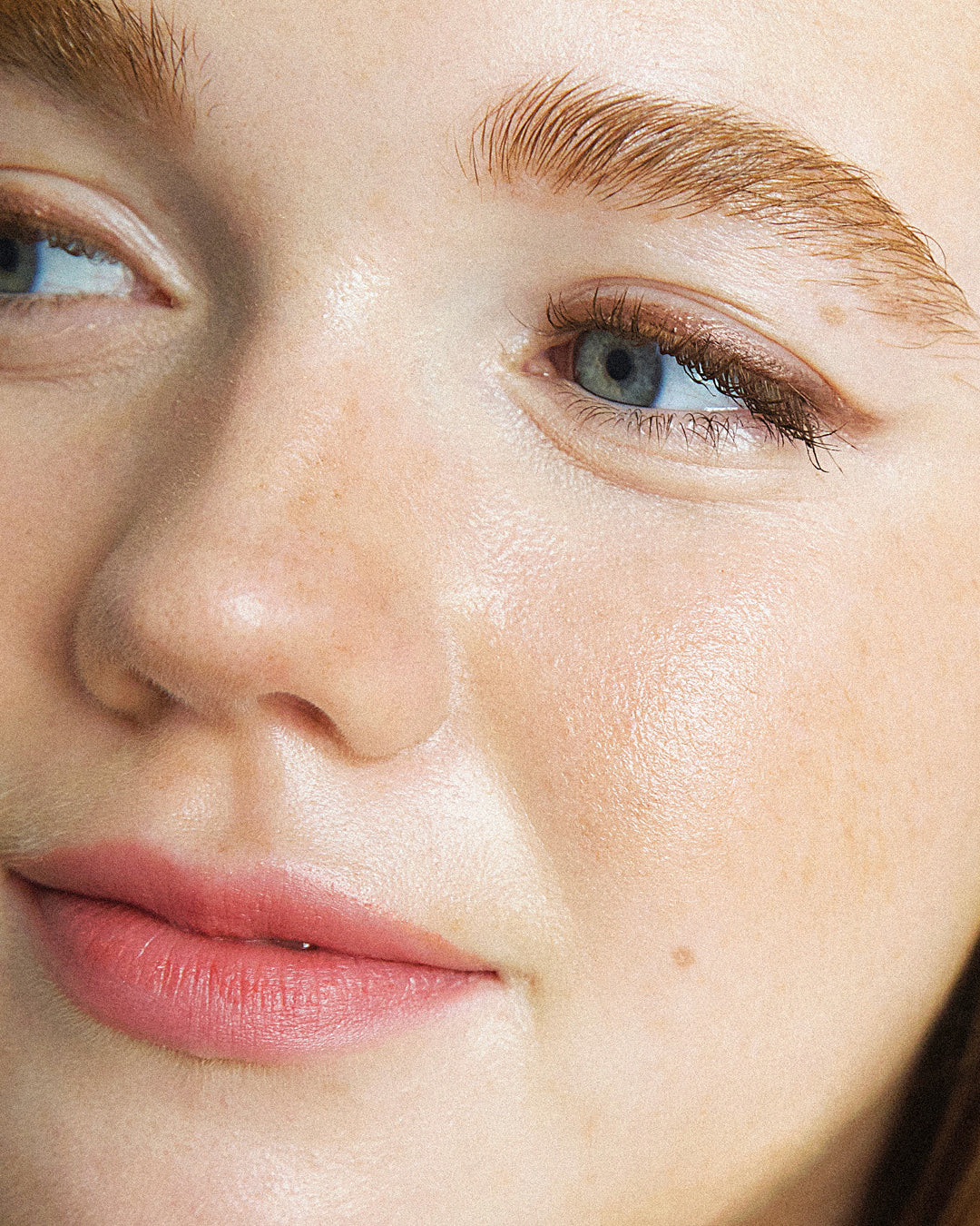 eyeliner applied with natural jojoba eye pencil for a clean line and moisturised lashes