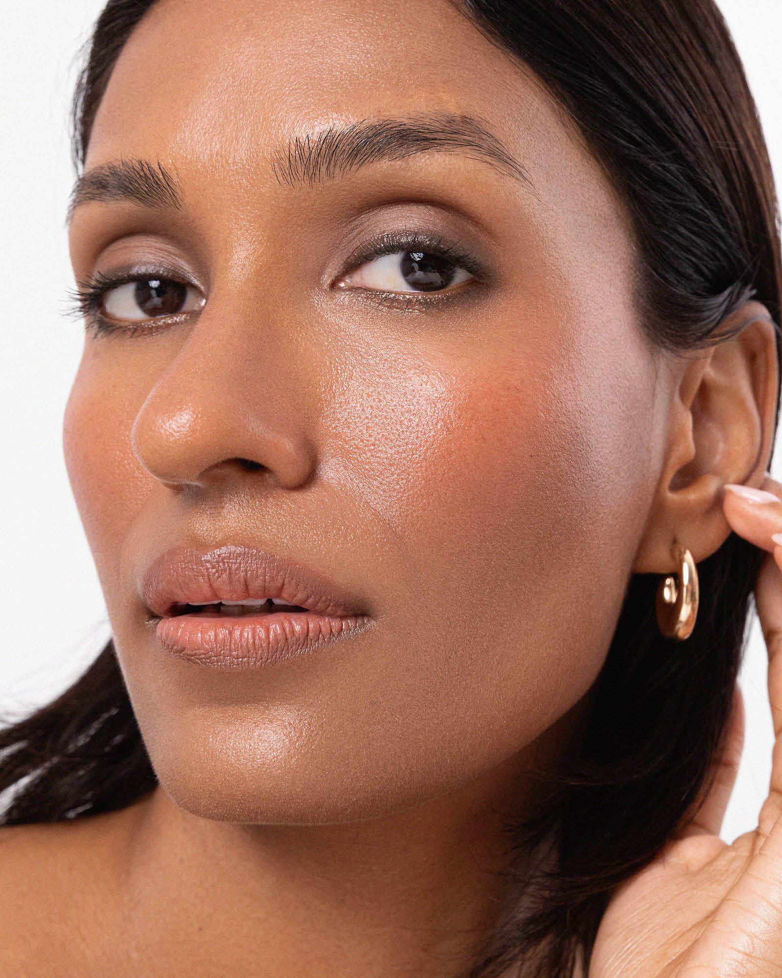 model wearing jojoba eye pencil Ere Perez