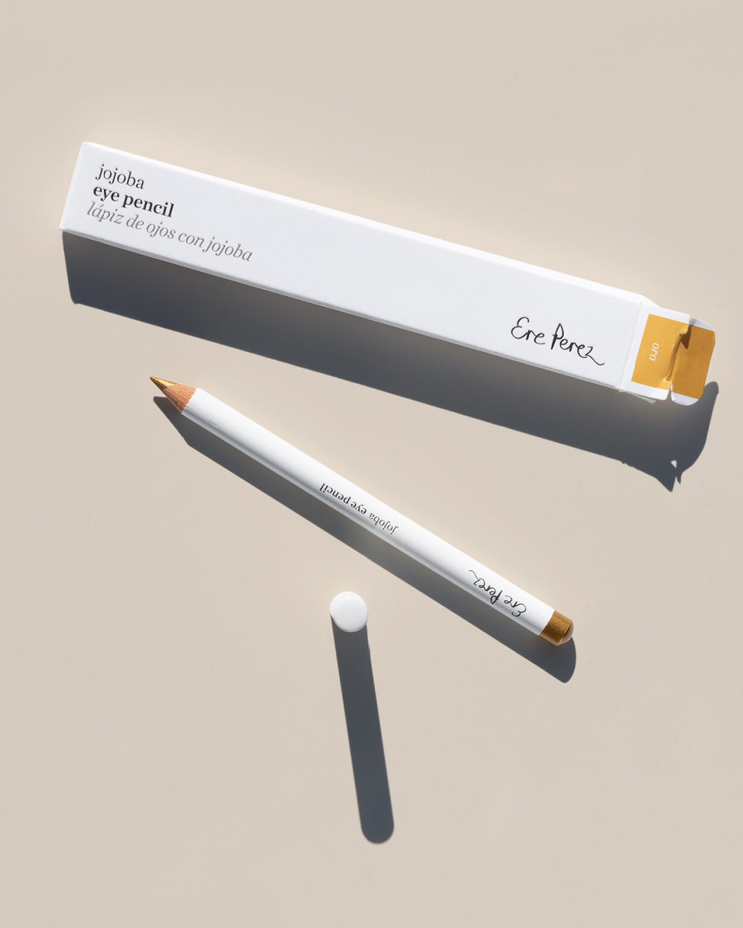 sustainable jojoba eye pencil by ere Perez and its waste free packaging