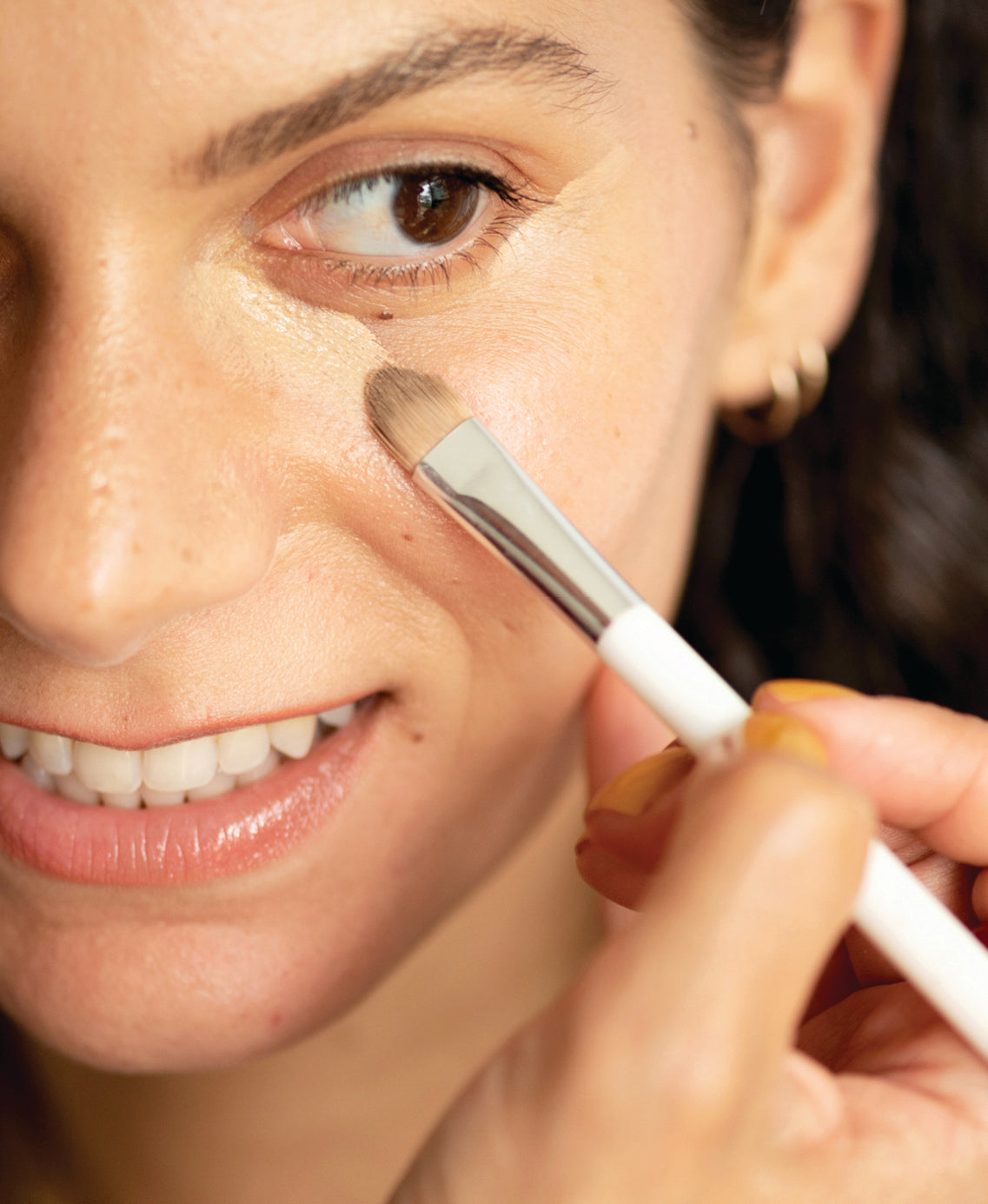 hydrating & all-natural lychee creme corrector applied on sensitive skin for bright and even complexion