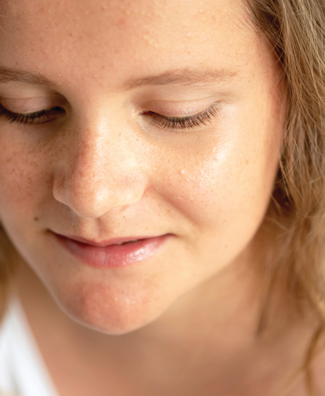 nourishing & all-natural lychee creme corrector applied on sensitive skin for bright and youthful complexion