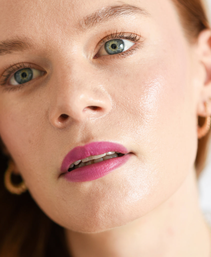 all-natural almond mascara Ere Perez applied on the lashes for a lengthening effect while having moisturising benefits