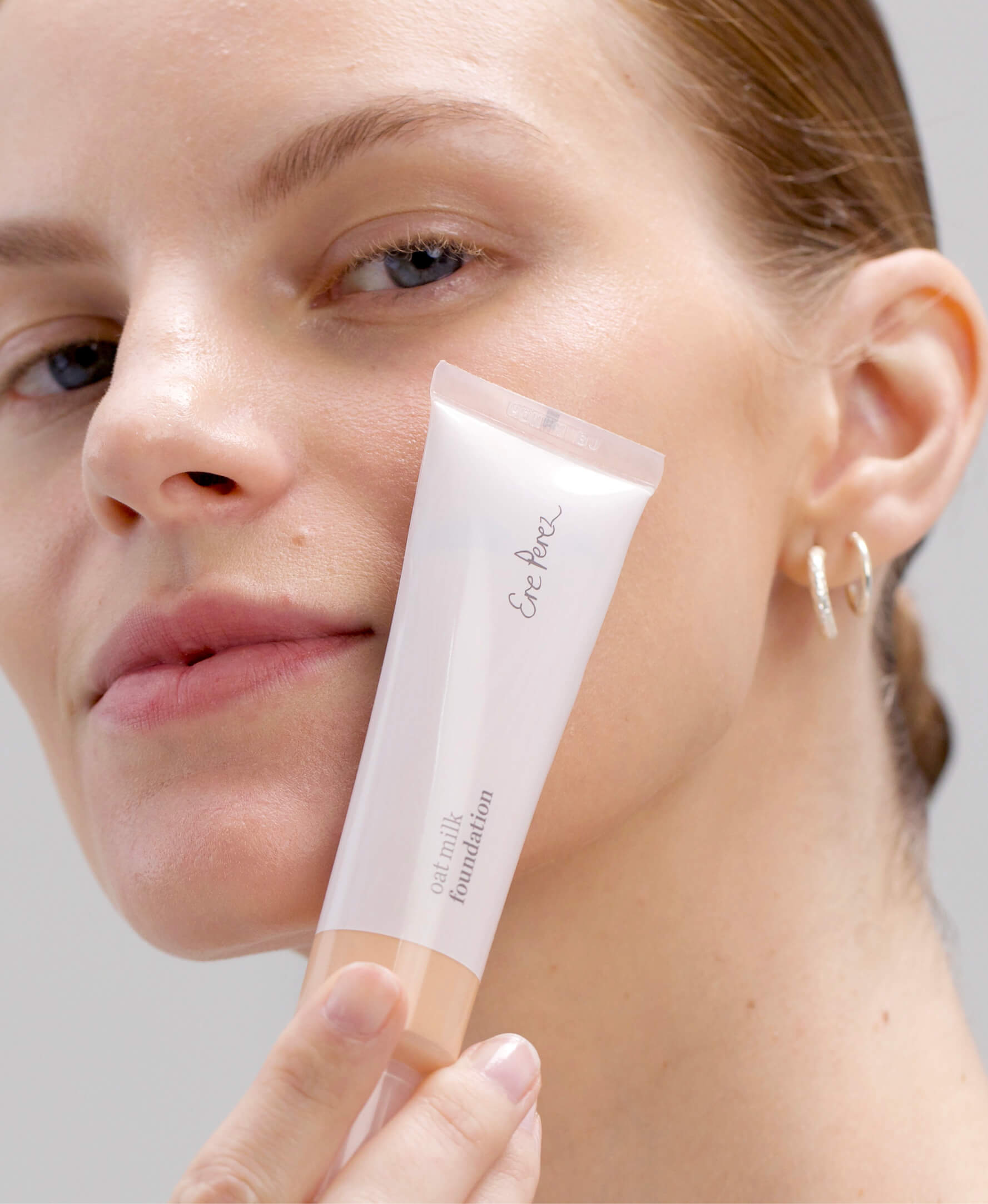oat milk foundation Ere Perez