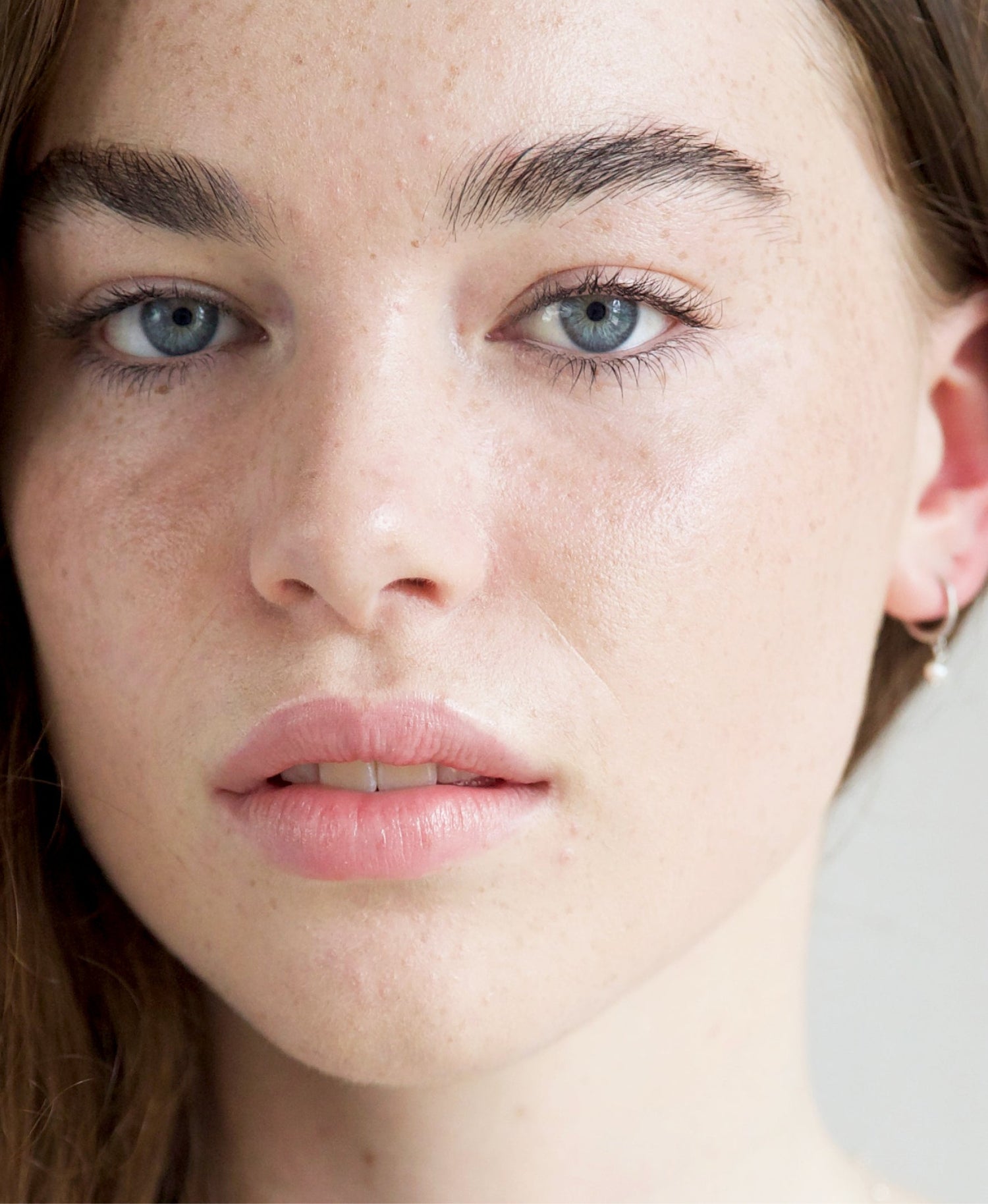 Organic & gentle oat milk foundation applied on skin for even complexion
