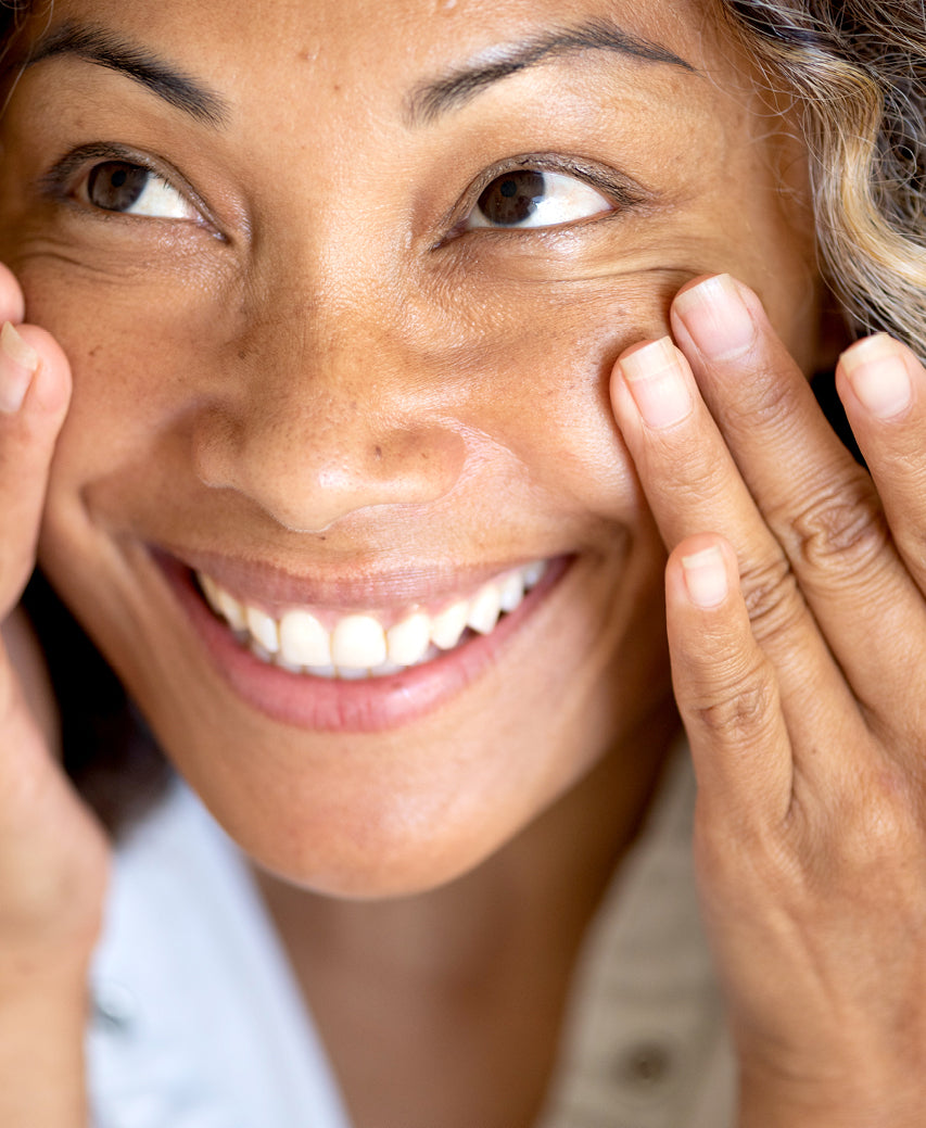 all-natural wild tomato riche crème Ere Perez applied on the skin for a moisture boost