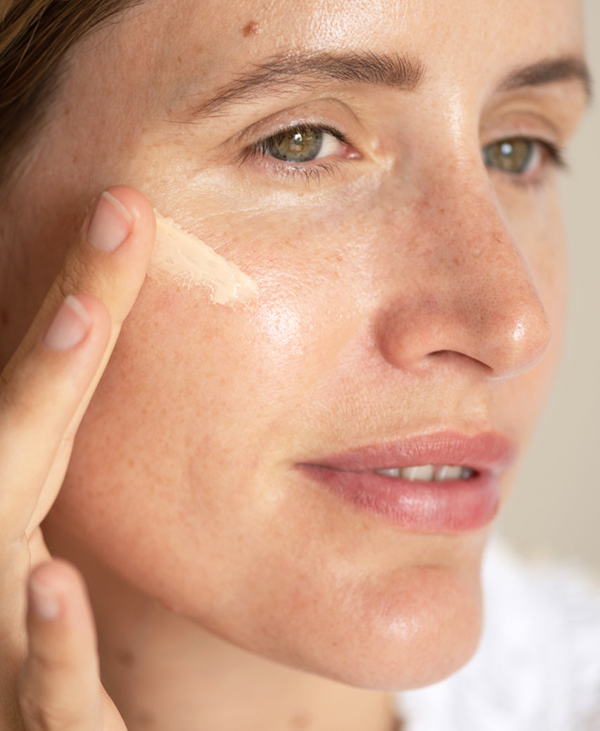 natural wild tomato riche crème Ere Perez applied on sensitive skin for soft supple skin