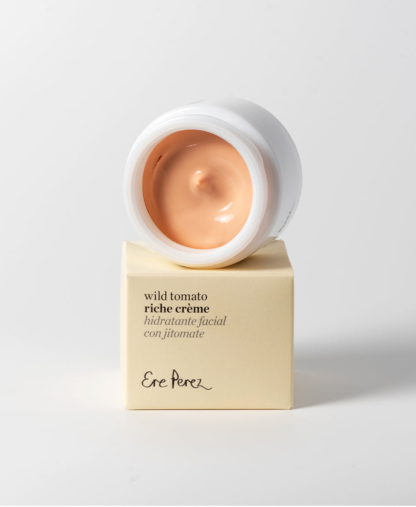 pot of natural wild tomato riche cream Ere Perez in its sustainable packaging