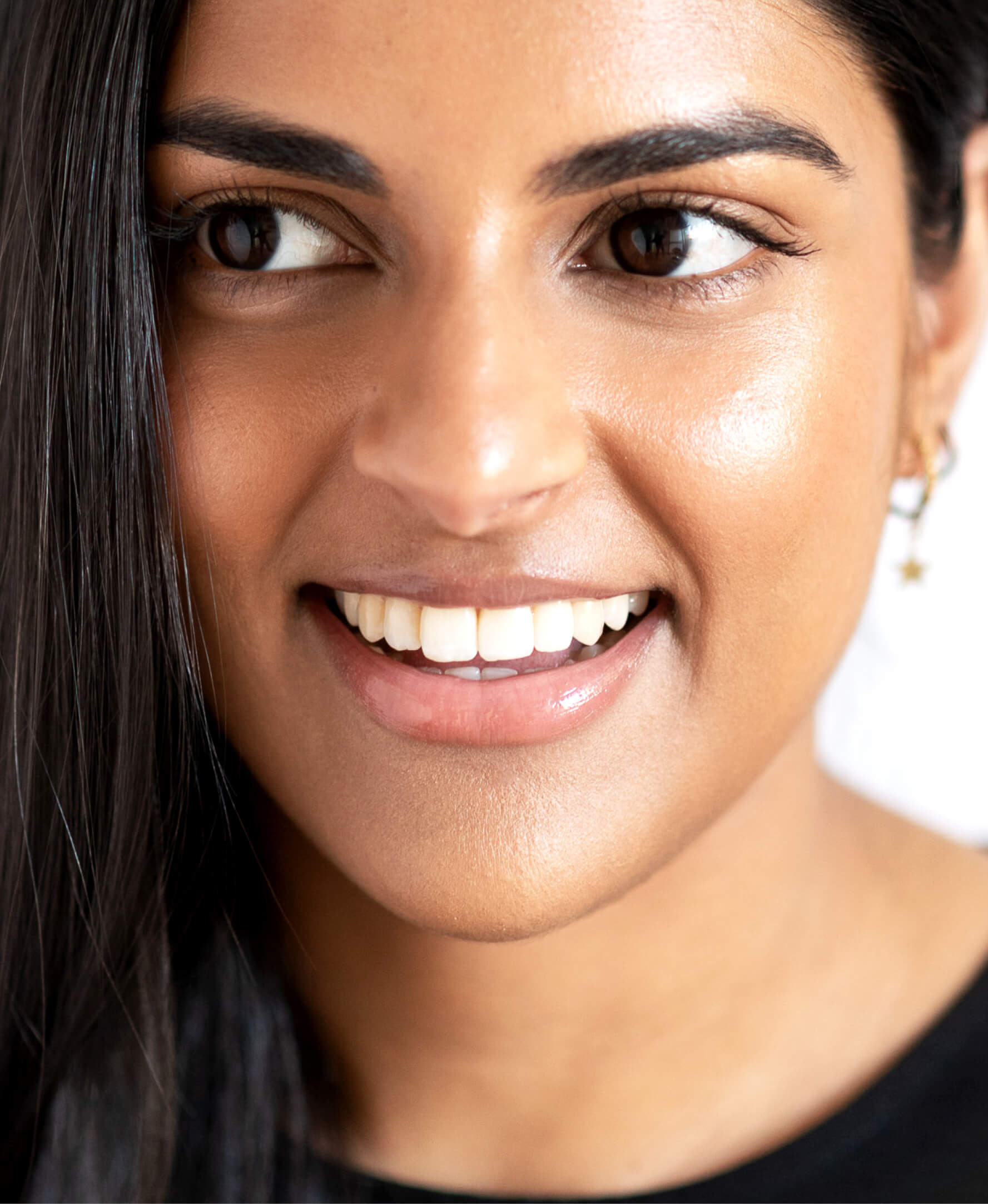 arnica all-cover natural and cruelty free foundation applied on skin