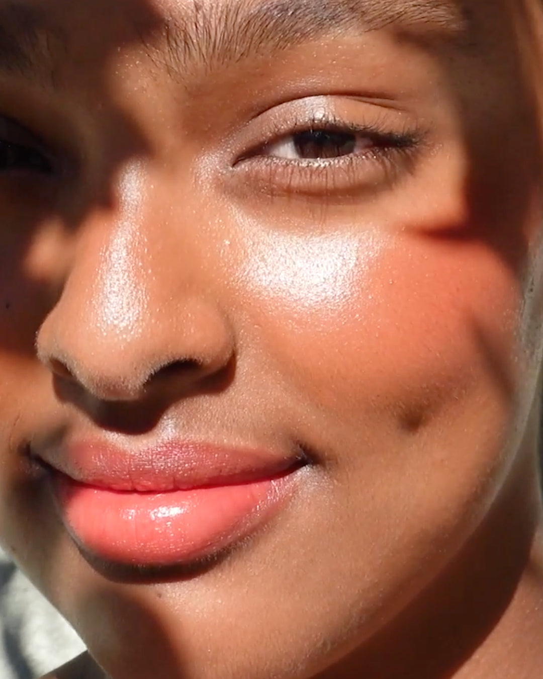 carrot colour pot by Ere Perez applied on the skin sun-kissed look