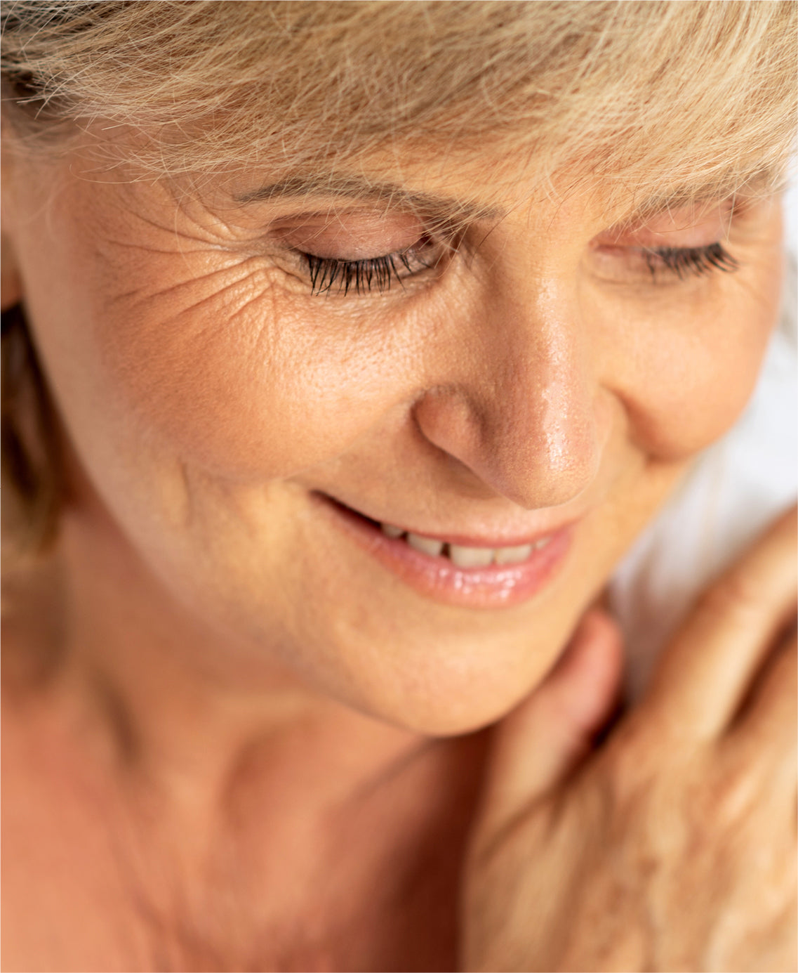 sustainable tapioca cheek colour by Ere Perez applied on the skin for a youthful radiance