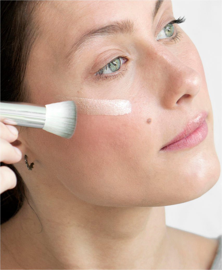 cruelty free eco vegan multipurpose brush Ere Perez used on skin for full soft application
