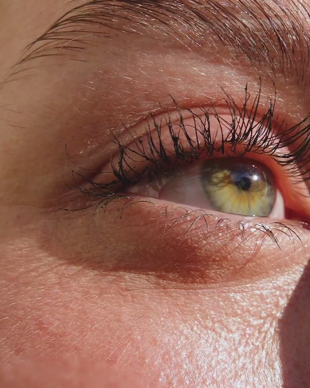 avocado waterproof mascara by Ere Perez applied on lashes