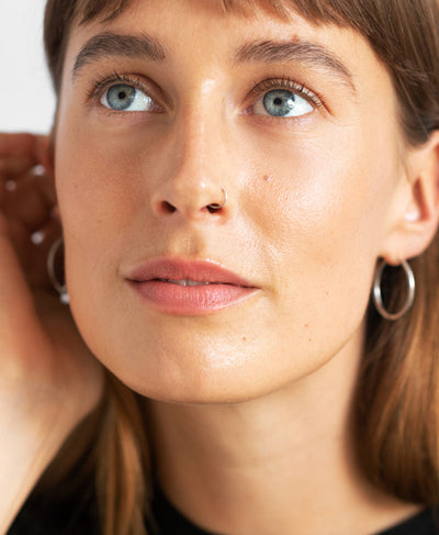 nourishing &amp; organic arnica concealer applied on sensitive skin for even complexion 