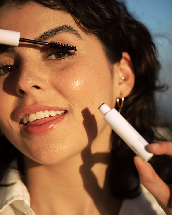 lash-growing avocado waterproof mascara by Ere Perez in tube and applied on lashes for a clean lengthening effect 