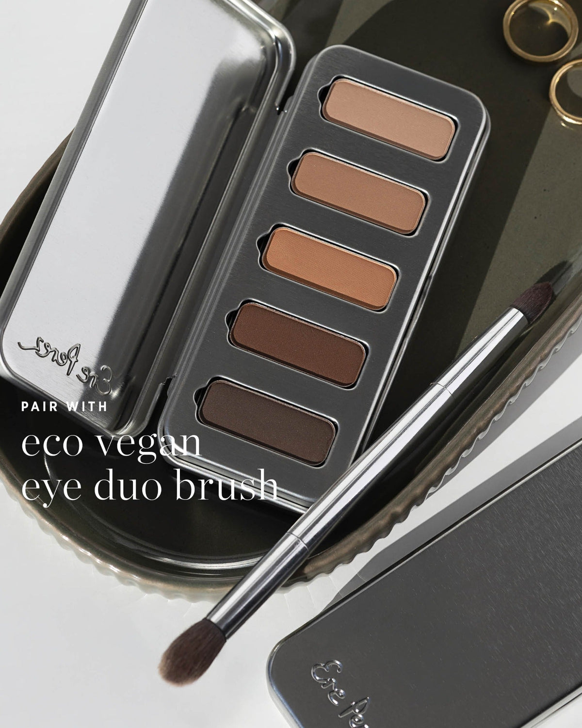 Light Shimmer Chamomile Eye Palette paired with Eco Vegan Eye Duo Brush. 