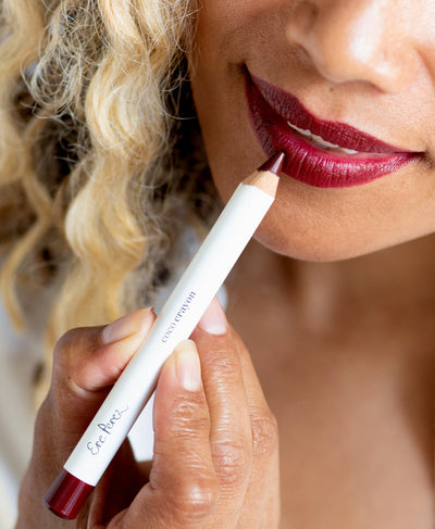 smooth hydrating coco crayon by Ere Perez applied on sensitive skin and in its waste-free crayon for an organic bold colour 