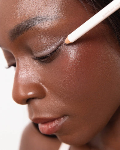 all-natural jojoba eye pencil applied on the eye for a hydrated defined eye  