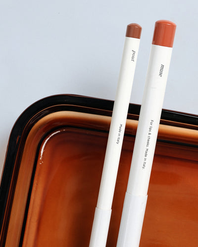 leading lip duo
