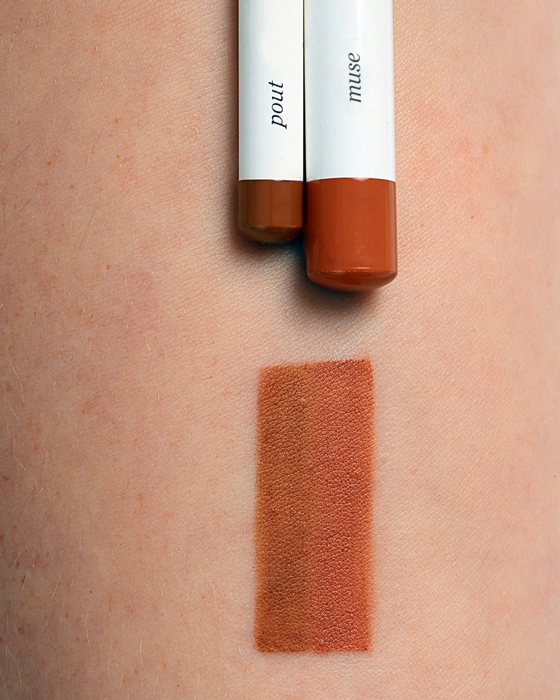leading lip duo