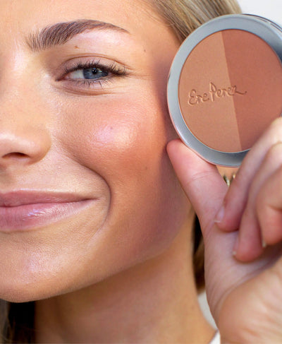 all-natural gentle rice powder bronzer Ere Perez in wheel and applied on skin for a balanced brightened look