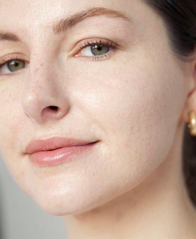 Organic &amp; gentle arnica all-cover concealer applied on skin for even complexion 