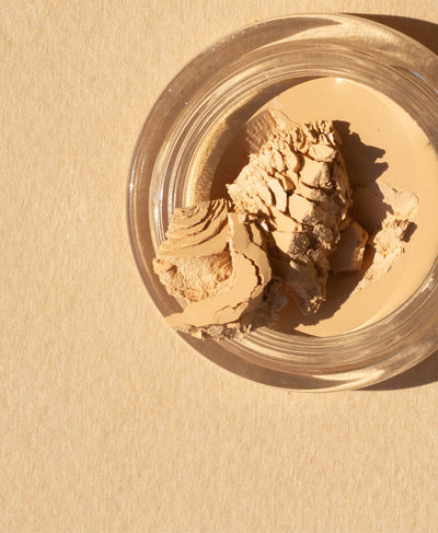 Pot of arnica all-cover concealer by Ere Perez 