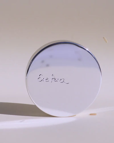 Natural wheels of rice powder bronzer &amp; blush in their sustainable packagings 