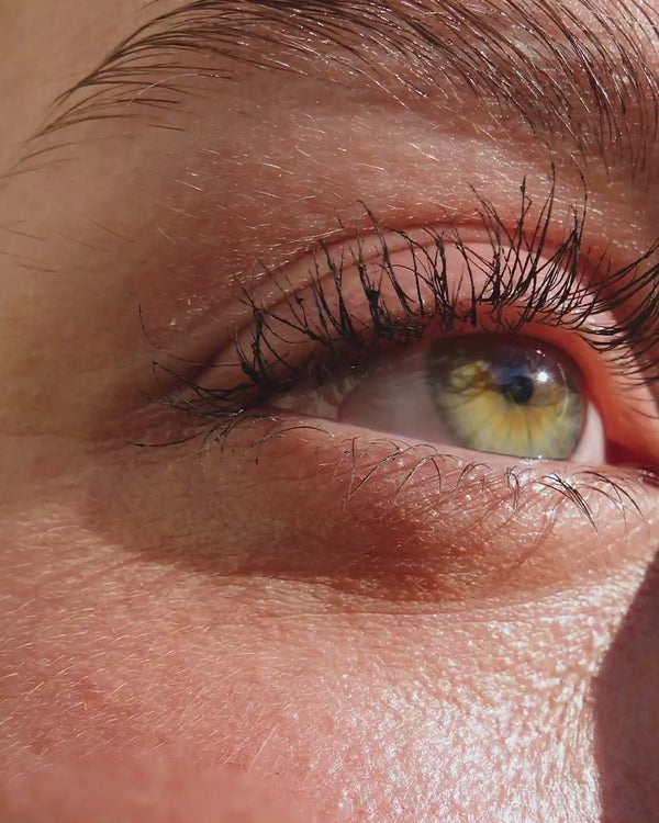 avocado waterproof mascara by Ere Perez applied on lashes 