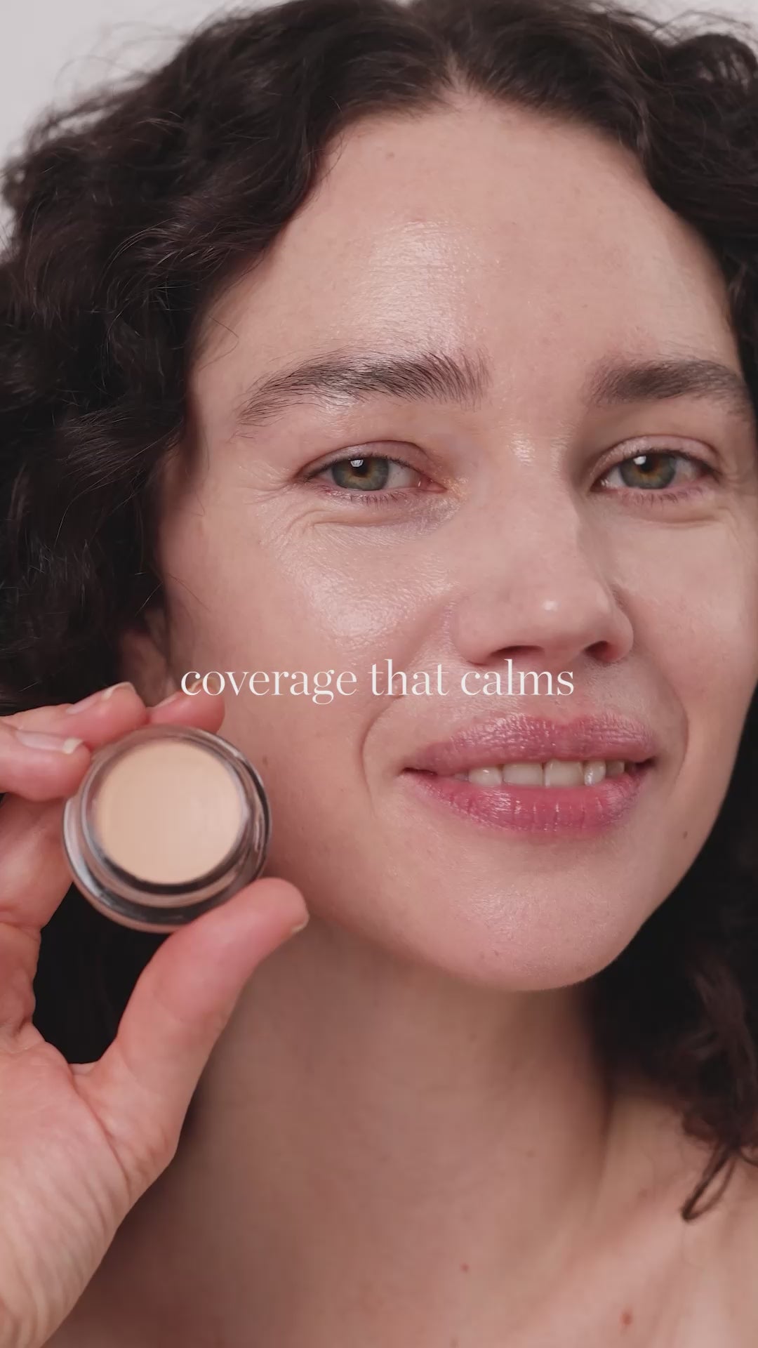 Person applying Arnica All Cover Pot concealer #shade_honey